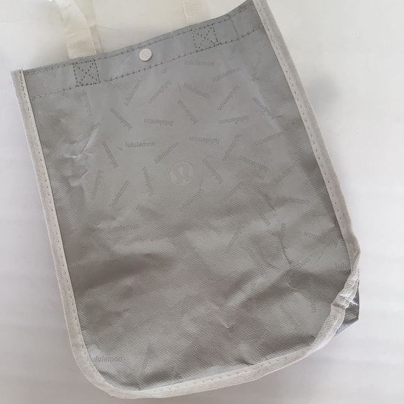 LULULEMON SILVER SMALL REUSABLE TOTE HOLIDAY 2022 - Picture 5 of 10